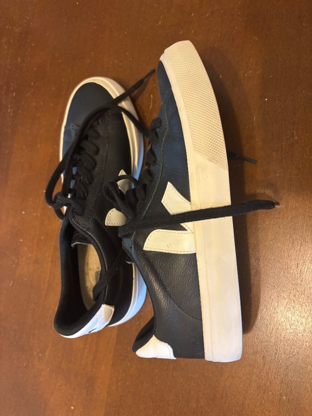 Women's Veja Sneakers US9 EU40